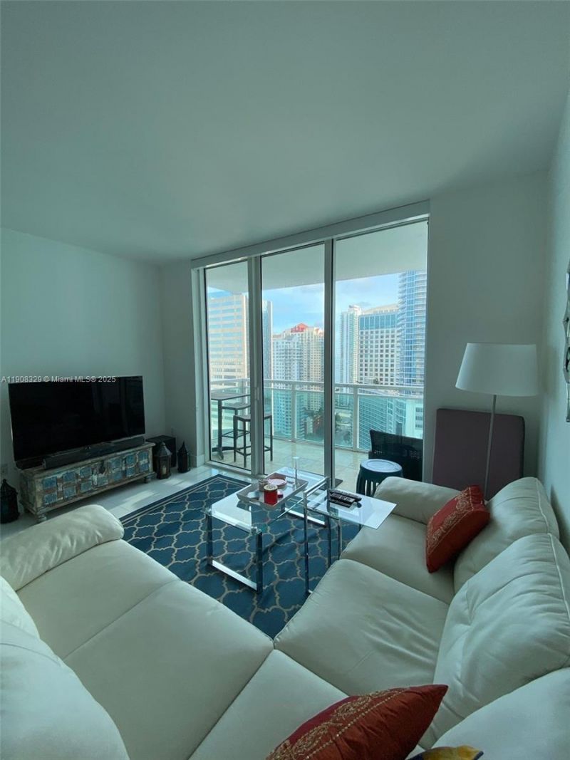 950 Brickell Bay Dr, Unit 2707, Miami, FL 33131 Photo
