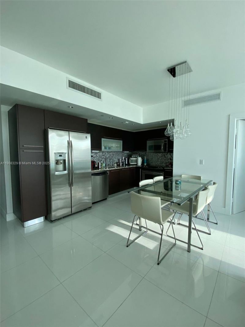 950 Brickell Bay Dr, Unit 2707, Miami, FL 33131 Photo
