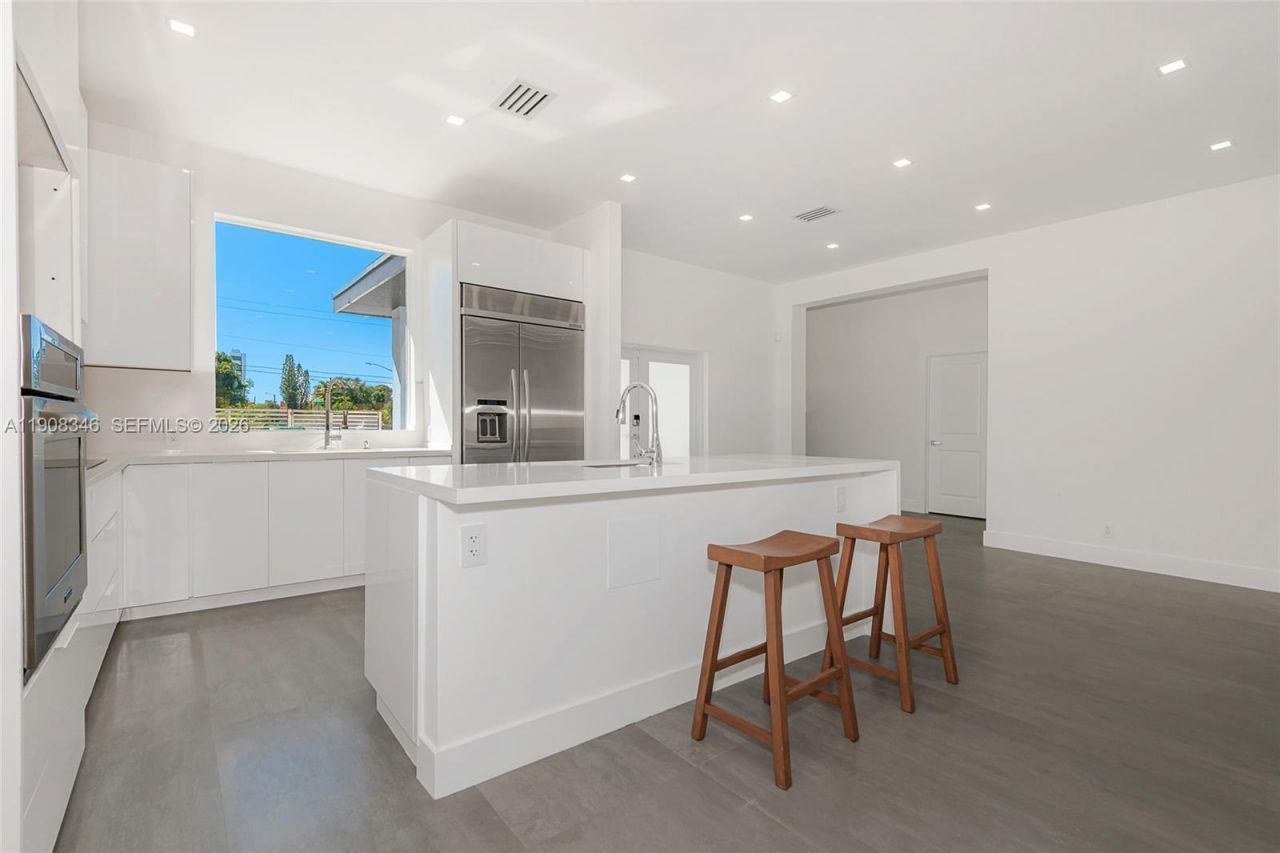 651 NE 172nd St, Miami, FL 33162 Photo