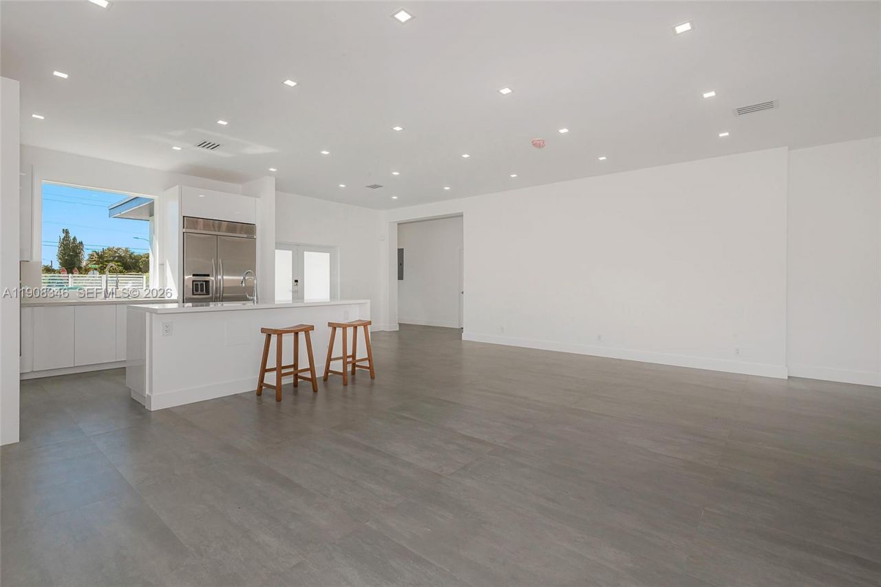 651 NE 172nd St, Miami, FL 33162 Photo