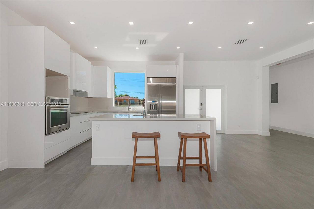 651 NE 172nd St, Miami, FL 33162 Photo