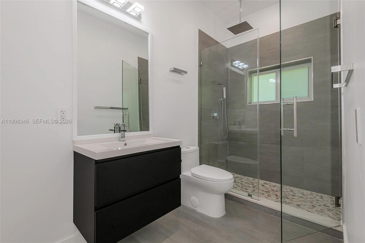 651 NE 172nd St, Miami, FL 33162 Photo