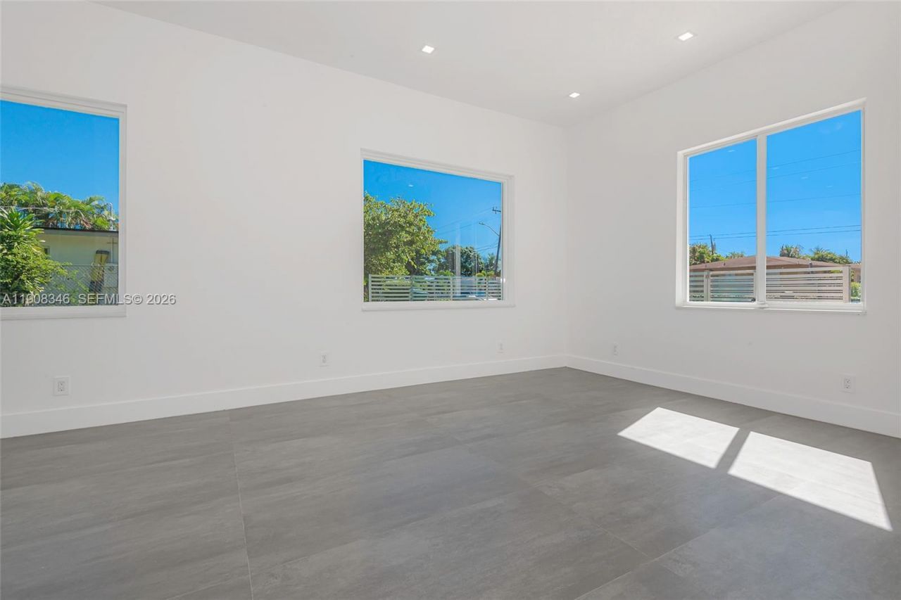 651 NE 172nd St, Miami, FL 33162 Photo