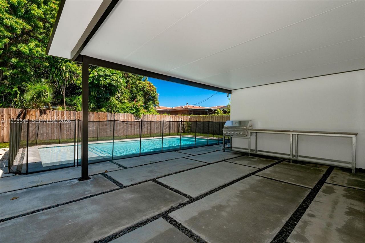 651 NE 172nd St, Miami, FL 33162 Photo