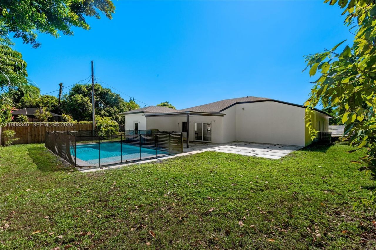 651 NE 172nd St, Miami, FL 33162 Photo