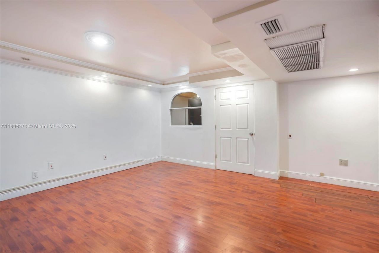 13499 Biscayne Blvd, Unit CUM1, North Miami, FL 33181 Photo