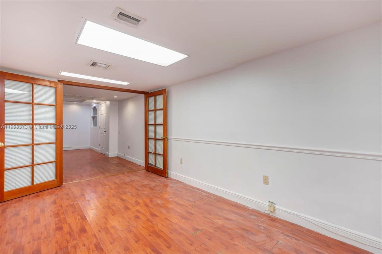 13499 Biscayne Blvd, Unit CUM1, North Miami, FL 33181 Photo