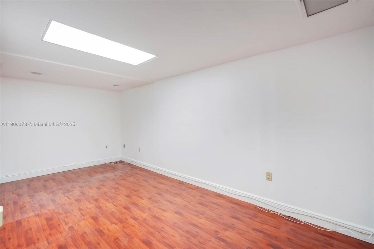 13499 Biscayne Blvd, Unit CUM1, North Miami, FL 33181 Photo