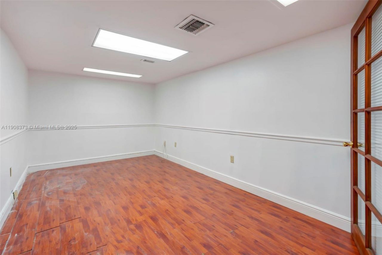 13499 Biscayne Blvd, Unit CUM1, North Miami, FL 33181 Photo