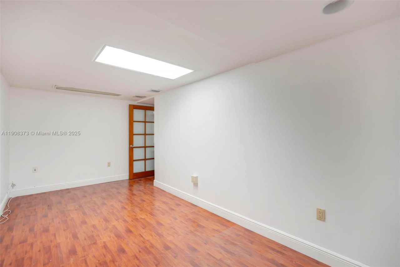 13499 Biscayne Blvd, Unit CUM1, North Miami, FL 33181 Photo