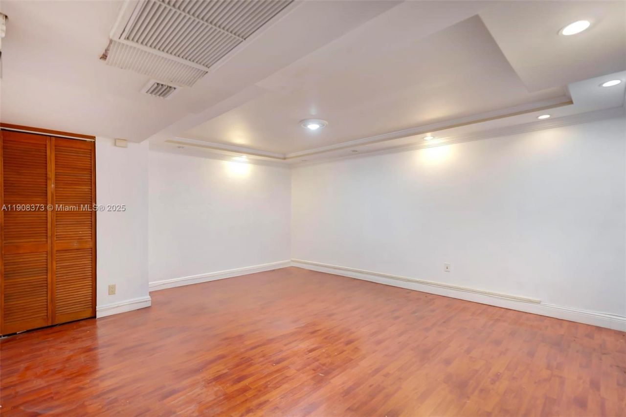 13499 Biscayne Blvd, Unit CUM1, North Miami, FL 33181 Photo