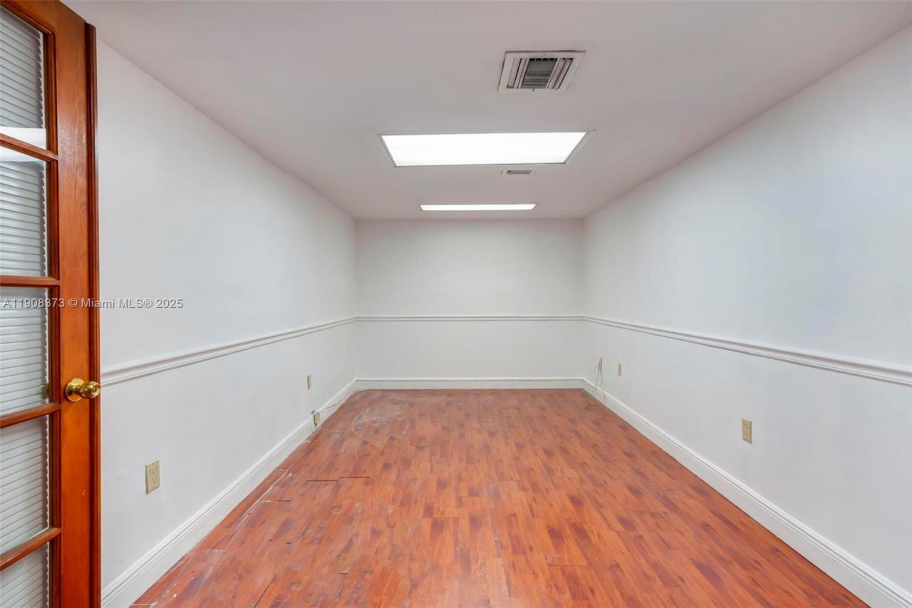 13499 Biscayne Blvd, Unit CUM1, North Miami, FL 33181 Photo