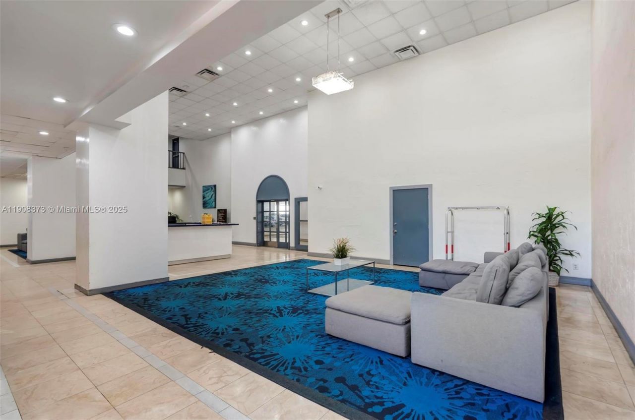 13499 Biscayne Blvd, Unit CUM1, North Miami, FL 33181 Photo