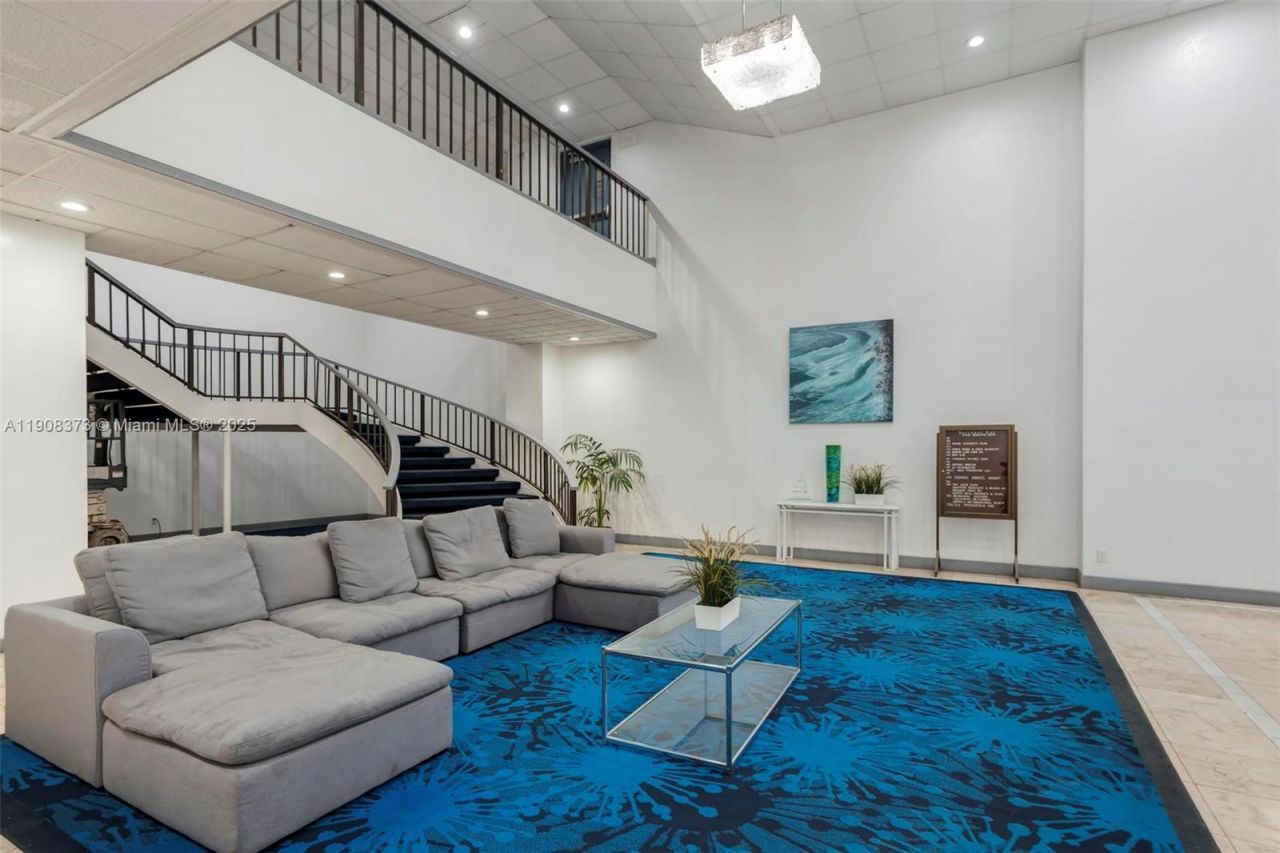 13499 Biscayne Blvd, Unit CUM1, North Miami, FL 33181 Photo