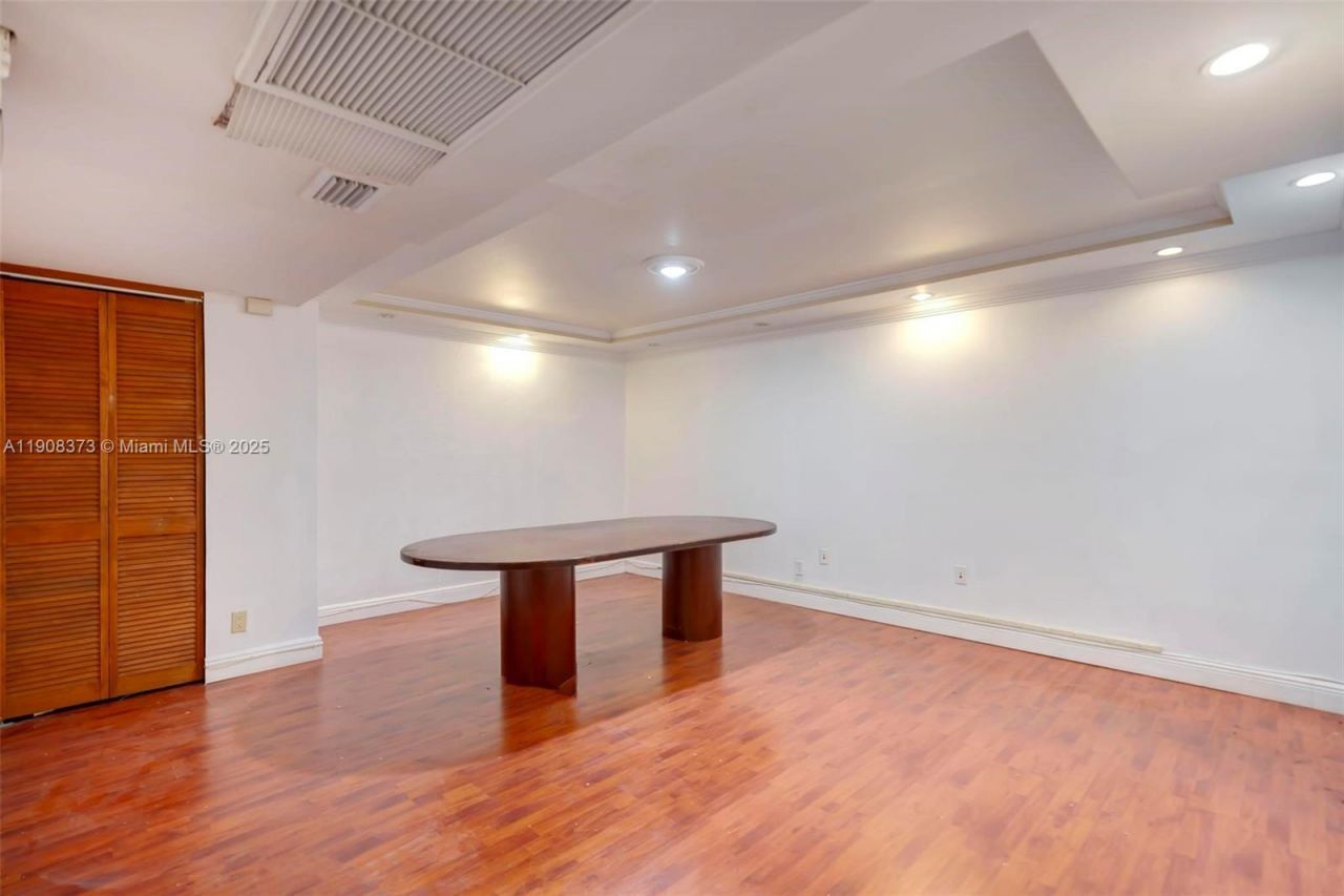 13499 Biscayne Blvd, Unit CUM1, North Miami, FL 33181 Photo