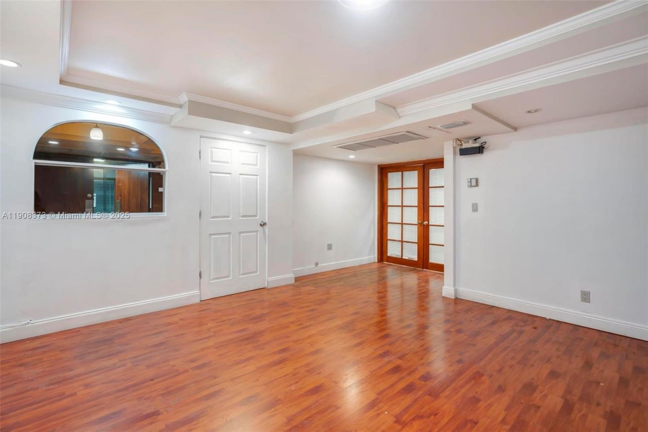 13499 Biscayne Blvd, Unit CUM1, North Miami, FL 33181 Photo