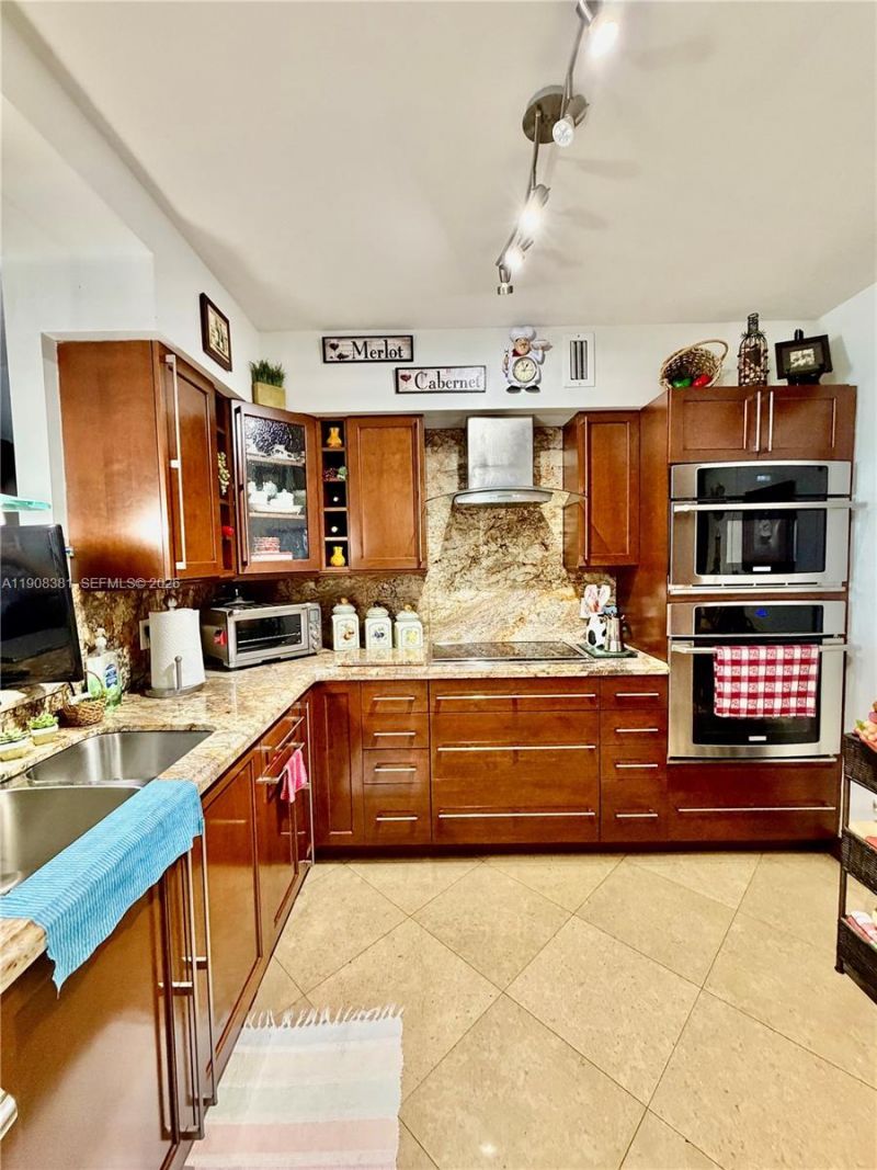 5700 Collins Ave, Unit 14M, Miami Beach, FL 33140 Photo