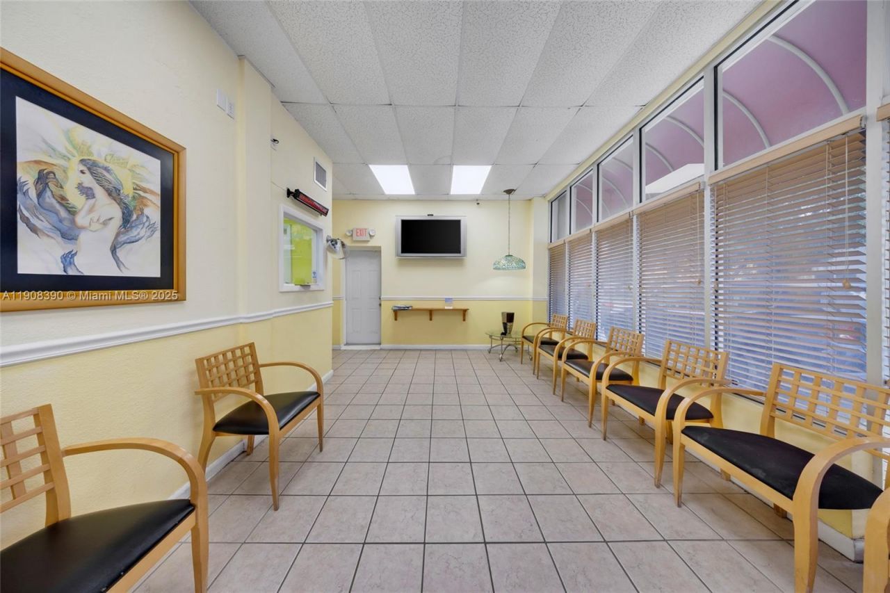 1058 SW 1st St, Miami, FL 33130 Photo