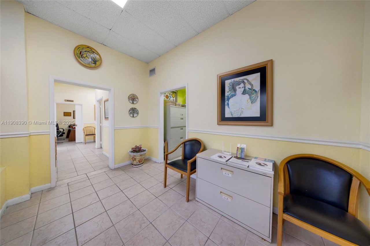 1058 SW 1st St, Miami, FL 33130 Photo