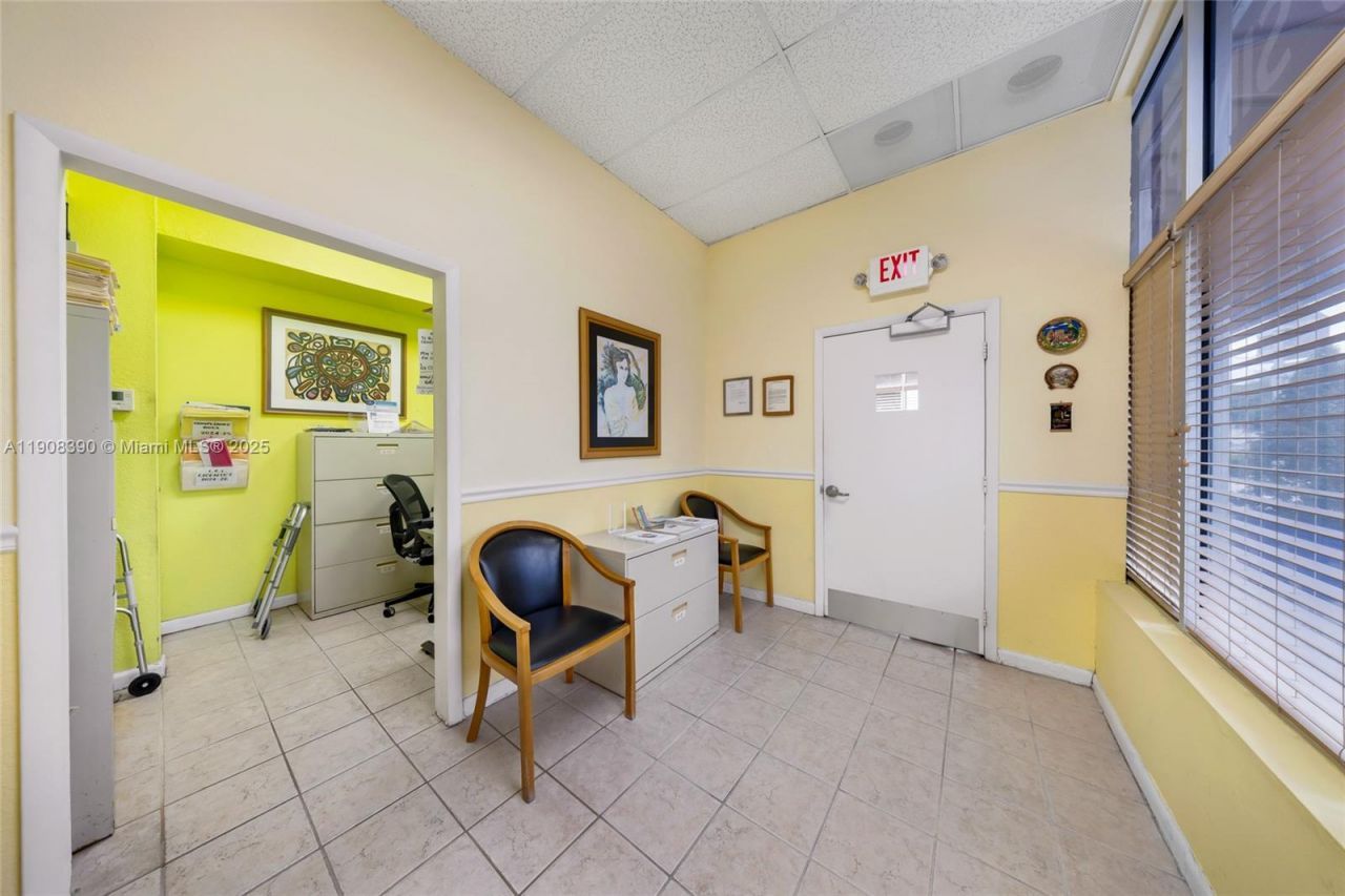 1058 SW 1st St, Miami, FL 33130 Photo