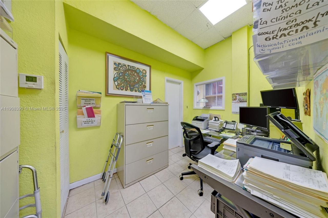 1058 SW 1st St, Miami, FL 33130 Photo