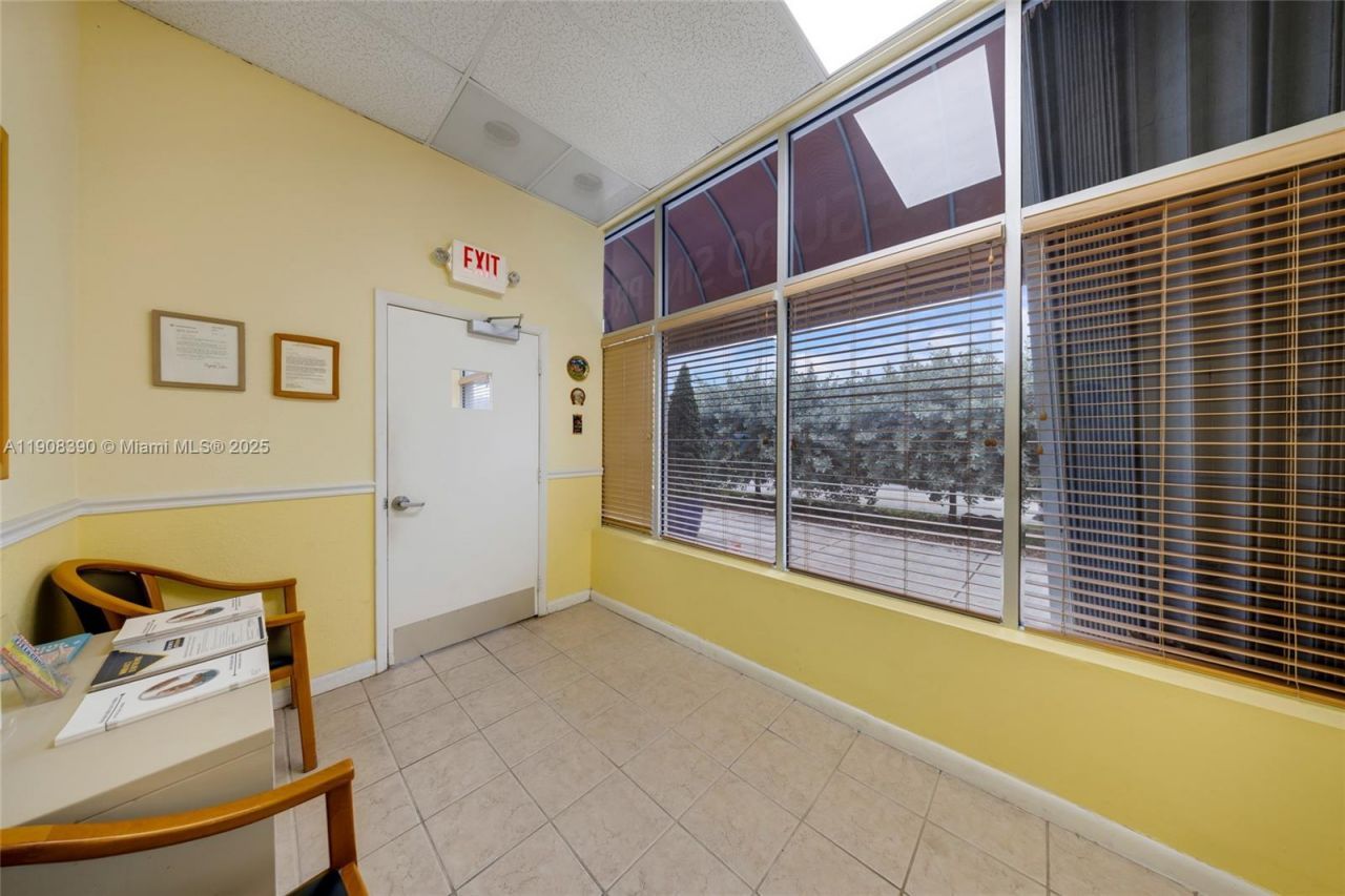 1058 SW 1st St, Miami, FL 33130 Photo