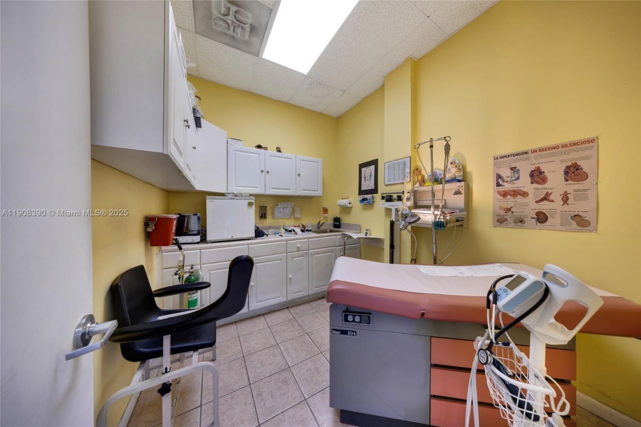 1058 SW 1st St, Miami, FL 33130 Photo