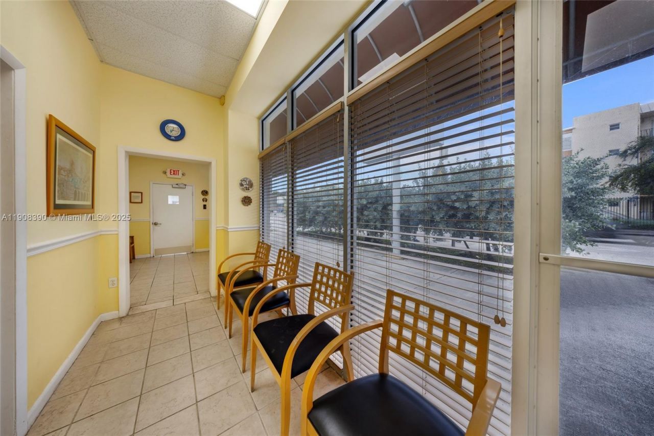 1058 SW 1st St, Miami, FL 33130 Photo