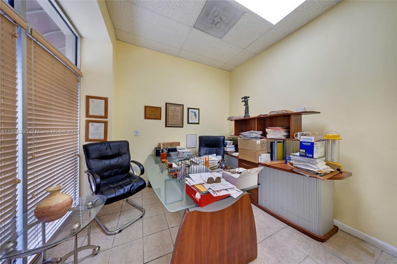 1058 SW 1st St, Miami, FL 33130 Photo