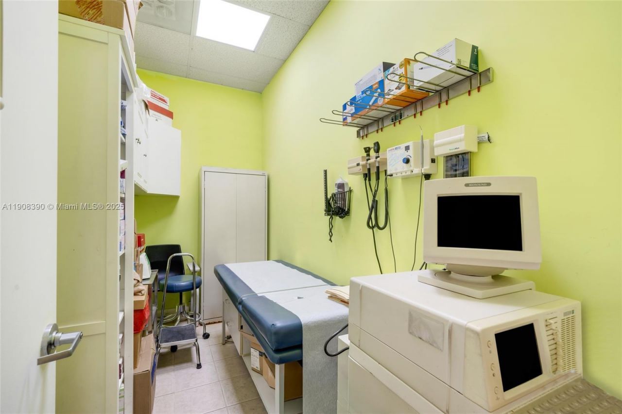 1058 SW 1st St, Miami, FL 33130 Photo