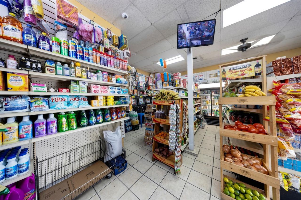 1058 SW 1st St, Miami, FL 33130 Photo