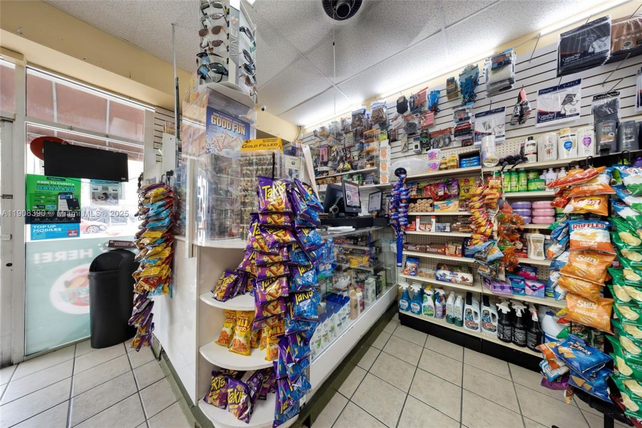 1058 SW 1st St, Miami, FL 33130 Photo