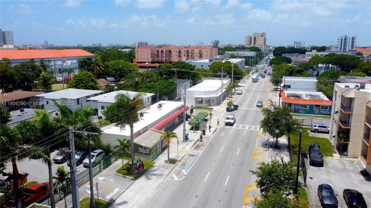 1058 SW 1st St, Miami, FL 33130 Photo