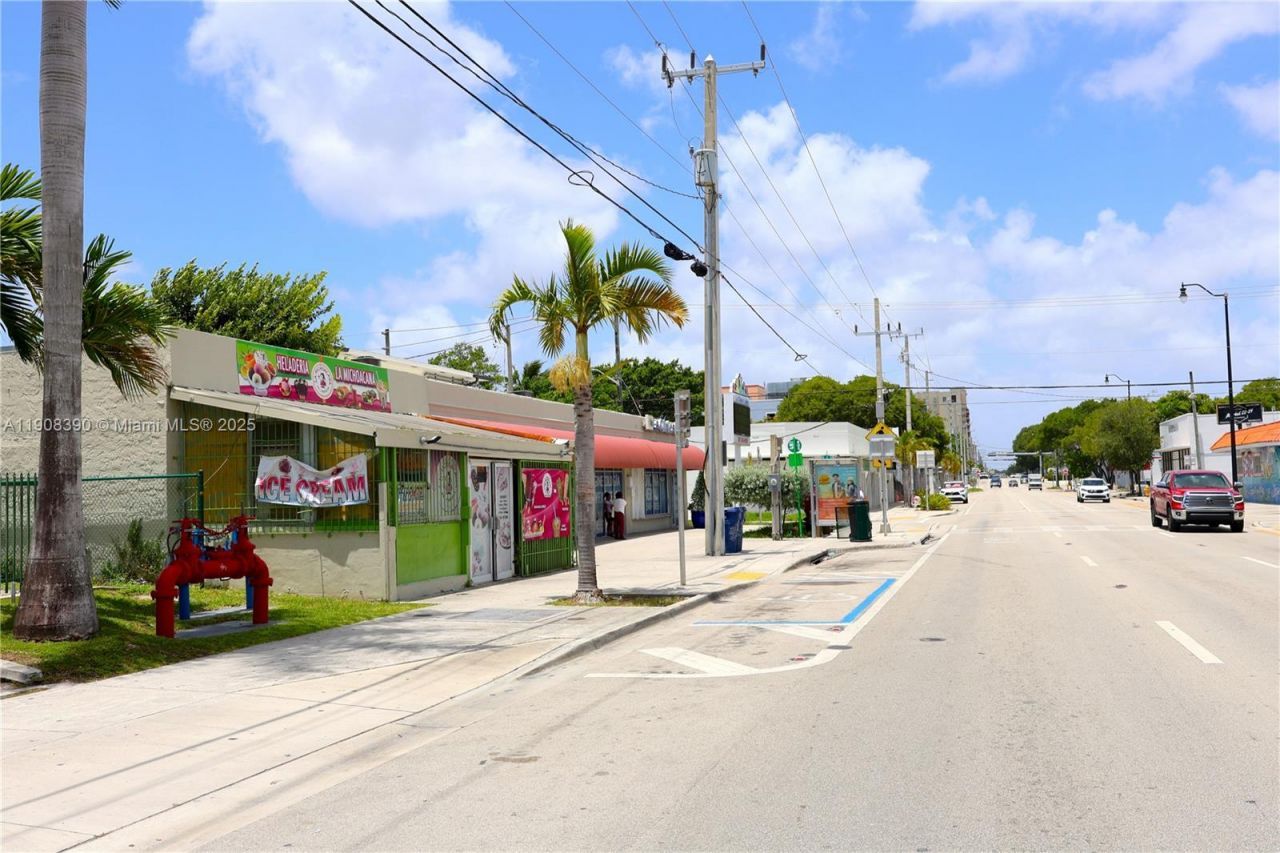 1058 SW 1st St, Miami, FL 33130 Photo