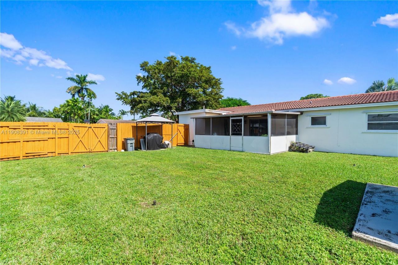 4752 SW 127th Ct, Miami, FL 33175 Photo