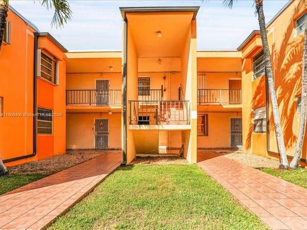 8990 SW 24th St, Unit 33, Miami, FL 33165