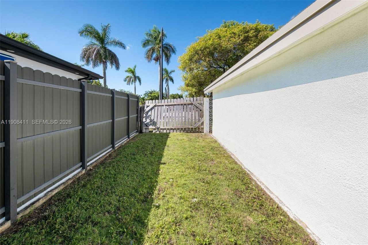 9380 Caribbean Blvd, Cutler Bay, FL 33189 Photo