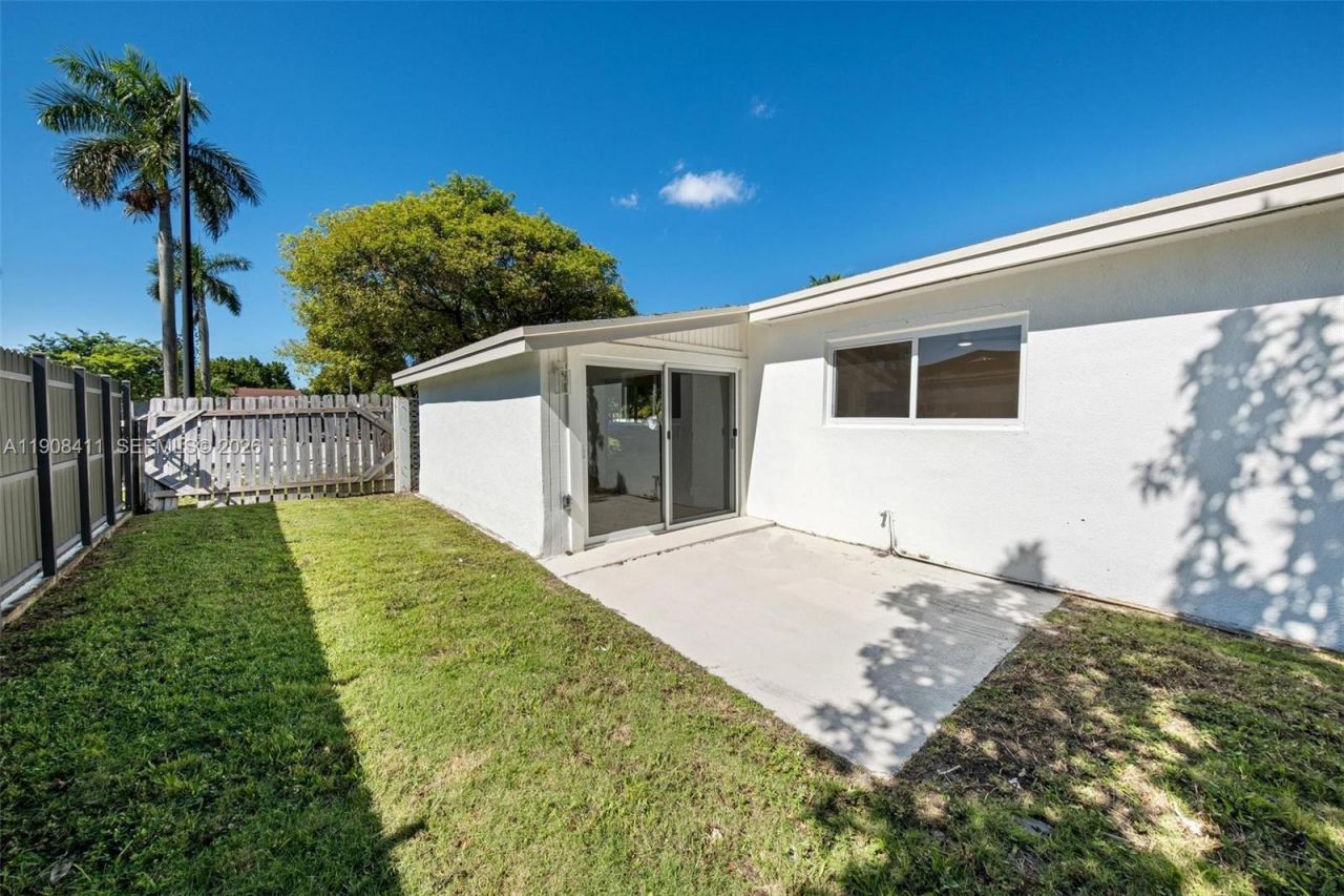 9380 Caribbean Blvd, Cutler Bay, FL 33189 Photo