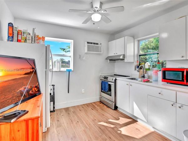 458 SW 9th St, Unit 3, Miami, FL 33130