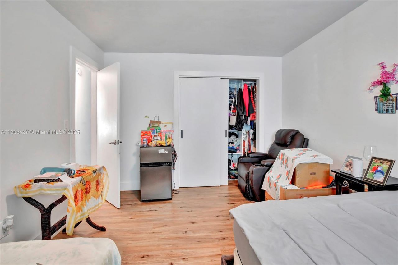 458 SW 9th St, Unit 3, Miami, FL 33130 Photo