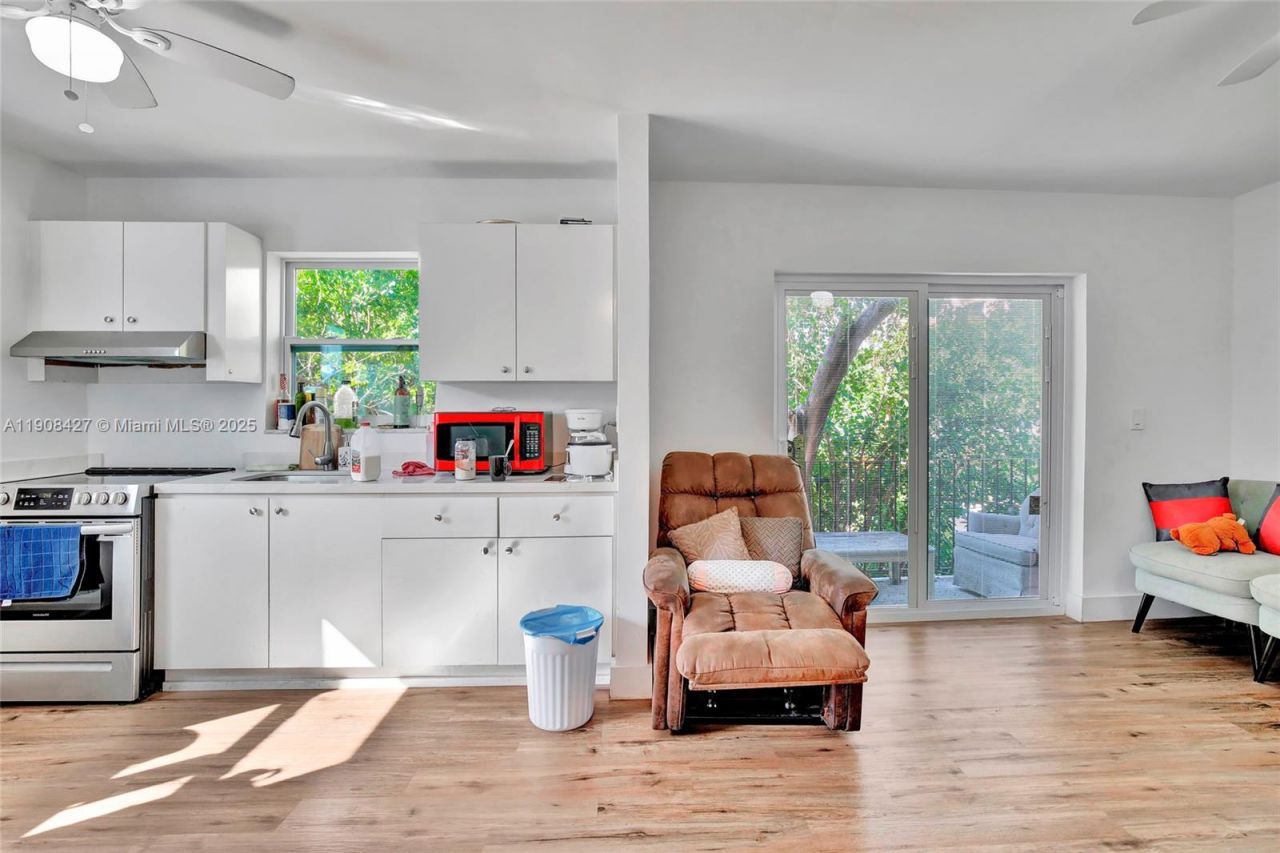 458 SW 9th St, Unit 3, Miami, FL 33130 Photo