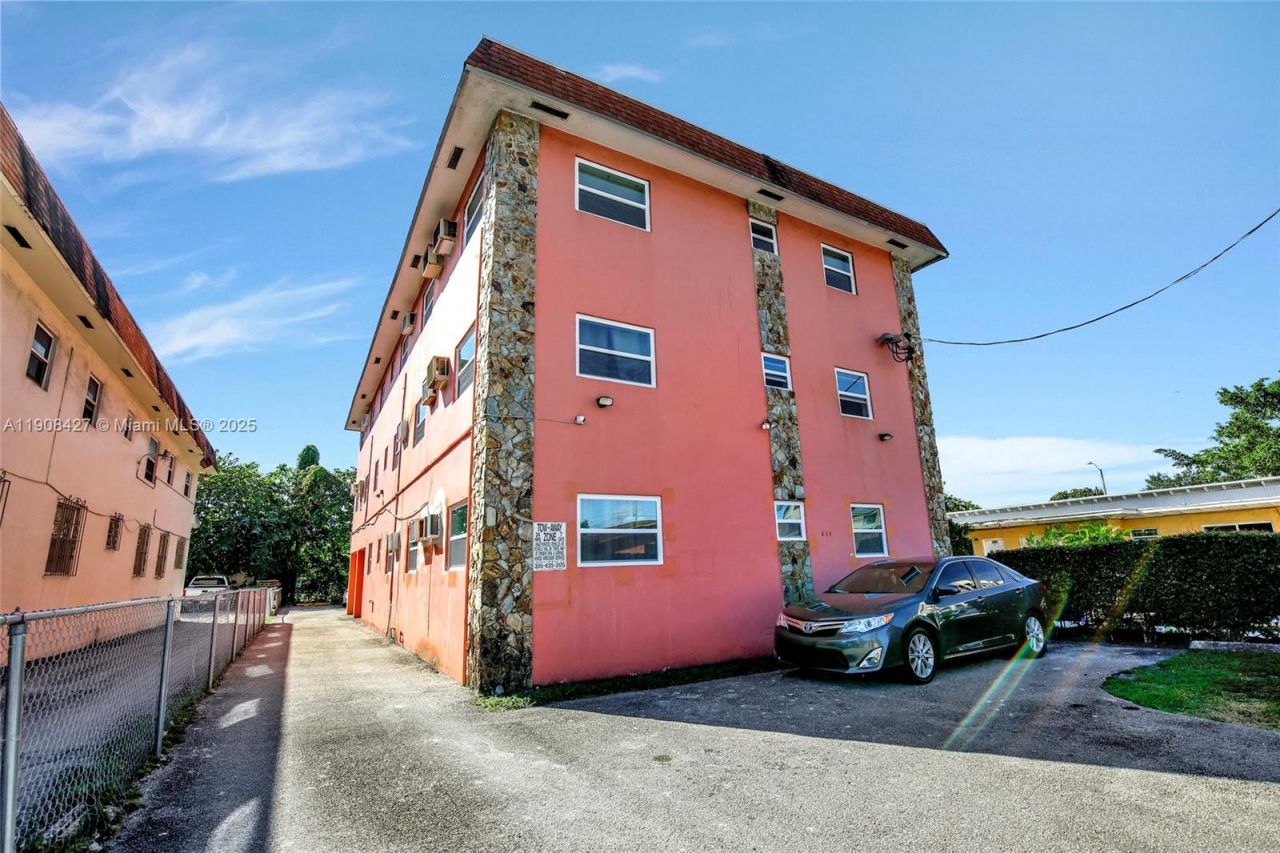 458 SW 9th St, Unit 3, Miami, FL 33130 Photo