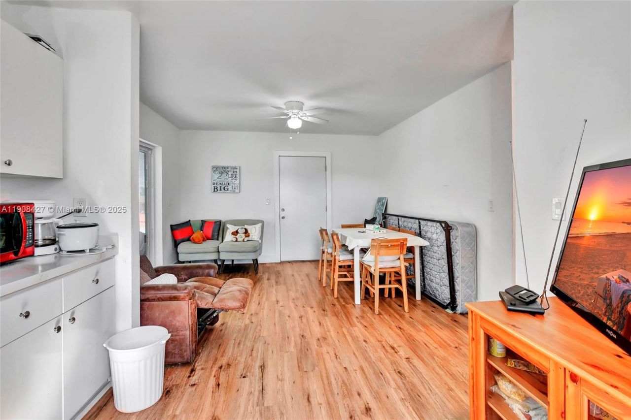 458 SW 9th St, Unit 3, Miami, FL 33130 Photo