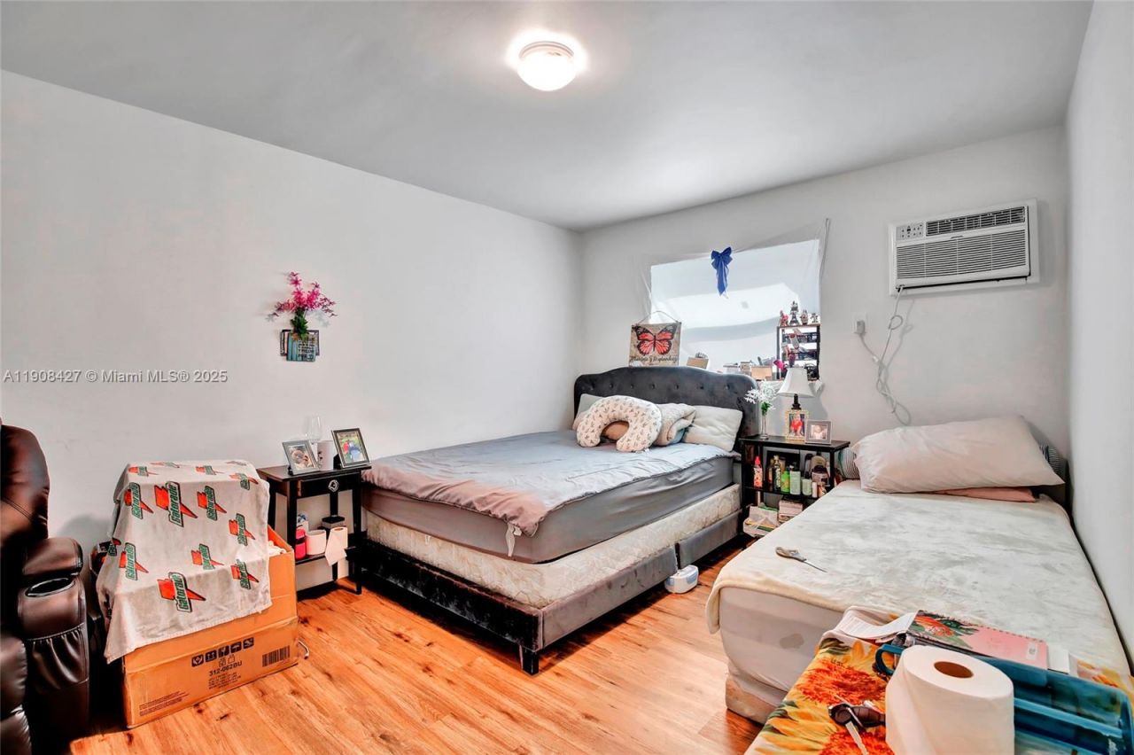 458 SW 9th St, Unit 3, Miami, FL 33130 Photo