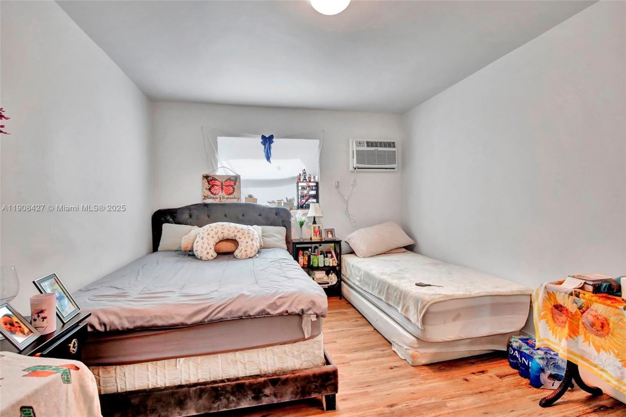 458 SW 9th St, Unit 3, Miami, FL 33130 Photo