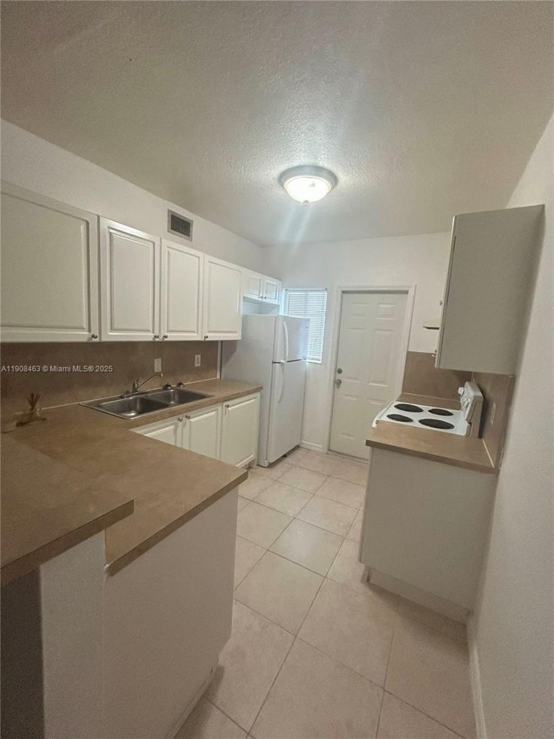 1945 Calais Dr, Unit 2, Miami Beach, FL 33141 Photo