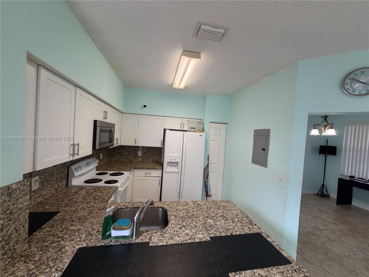 810 NE 212th Ter, Unit 2, Miami, FL 33179 Photo