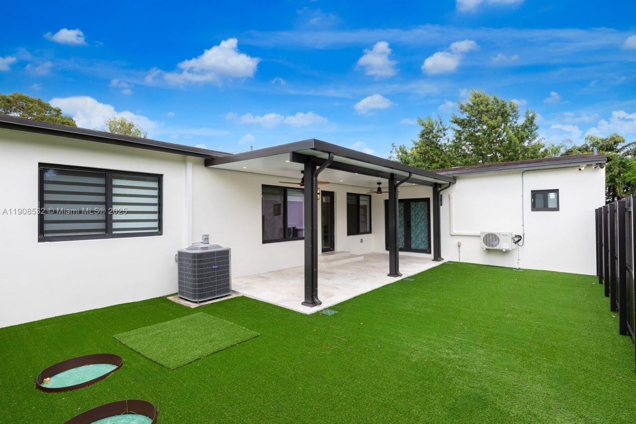 5641 SW 67th Ave, South Miami, FL 33143 Photo