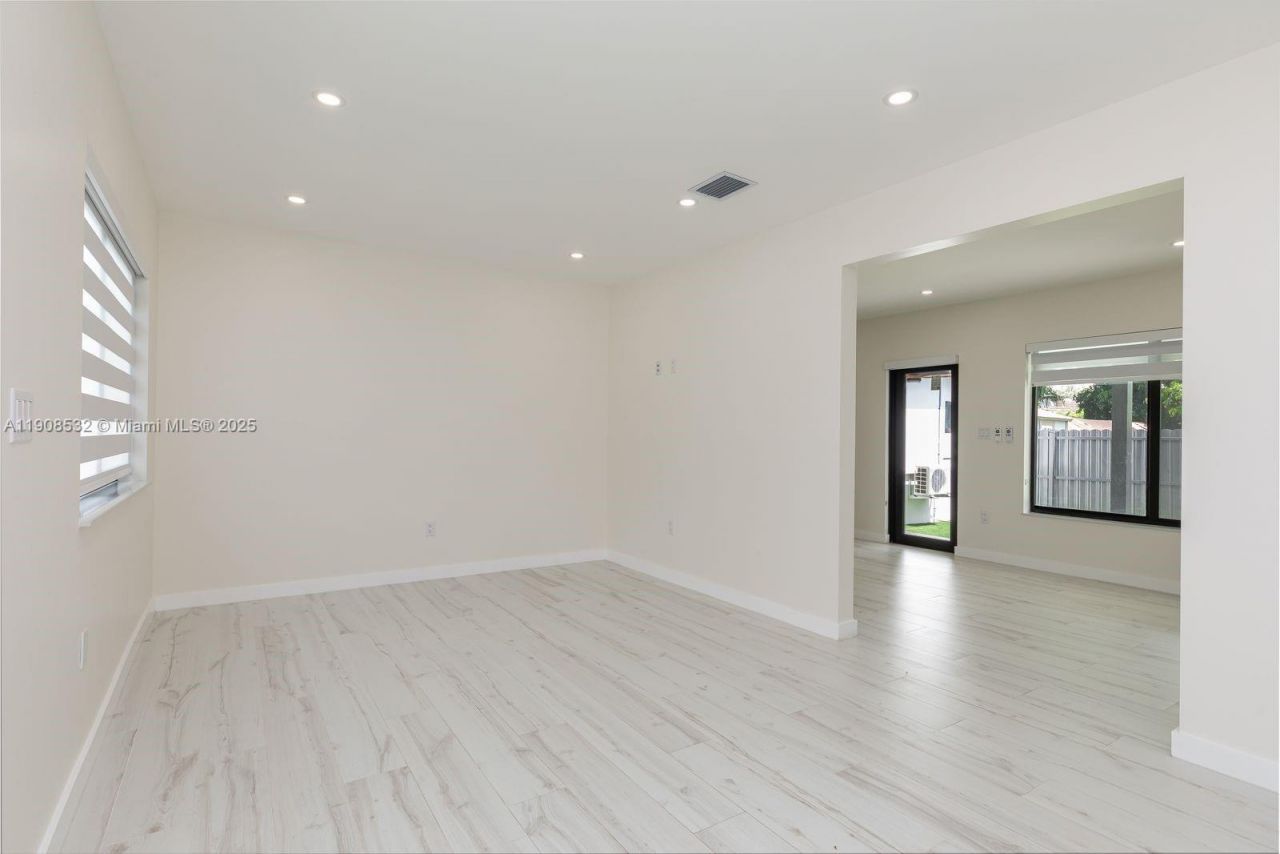 5641 SW 67th Ave, South Miami, FL 33143 Photo