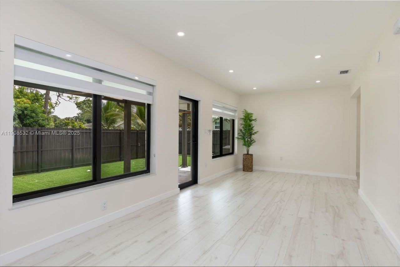 5641 SW 67th Ave, South Miami, FL 33143 Photo